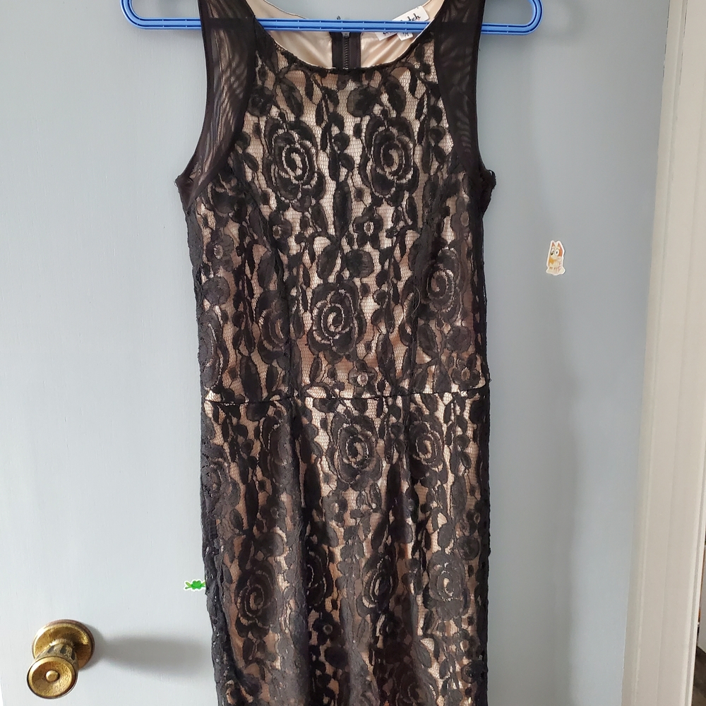 Chic Black Lace Midi Dress